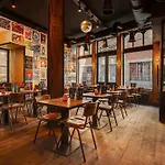 بيت شباب St Christopher's - The Winston *