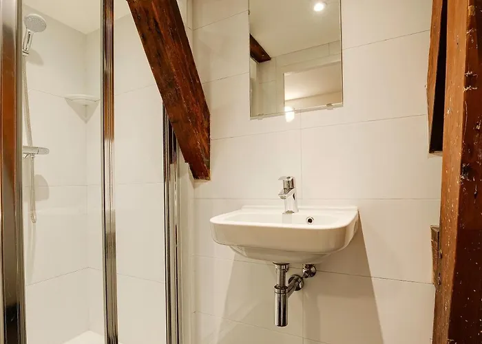 بيت شباب St Christopher's - The Winston *