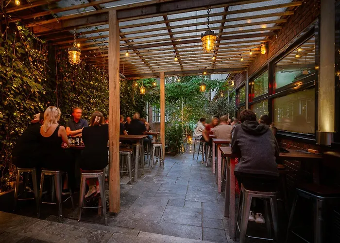 بيت شباب St Christopher's - The Winston