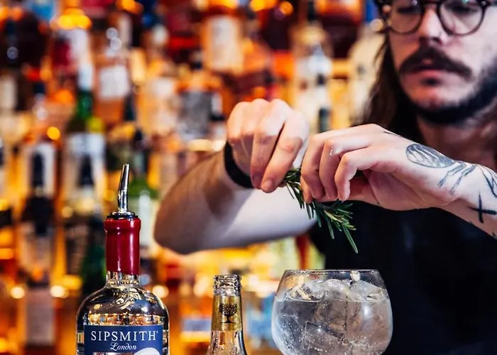 St Christopher's - The Winston بيت شباب *